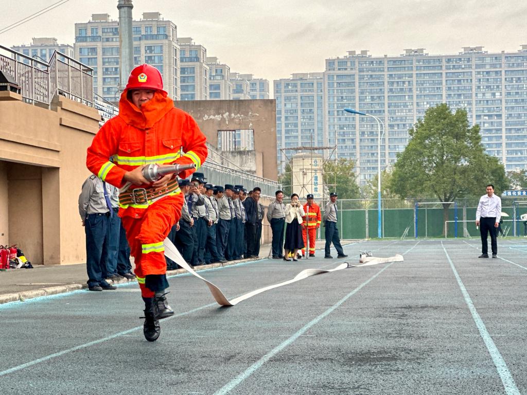 学校举办“岗位建功”第三届保安消防技能竞赛